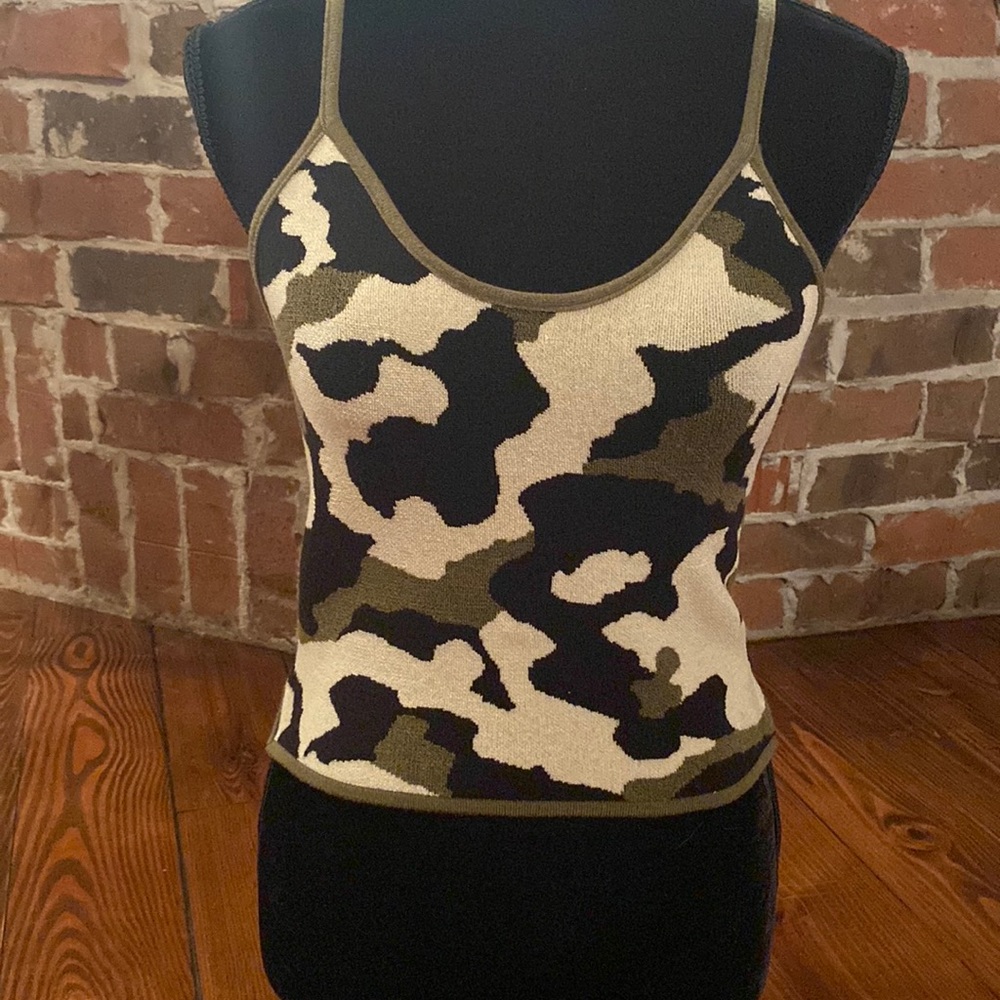 Debuted cropped sweater tank